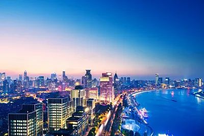 浦东大厦，城市天际线的璀璨明珠
