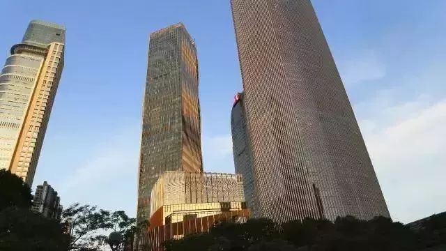 富力盈泰广场，城市新地标，商业与文化的璀璨交汇