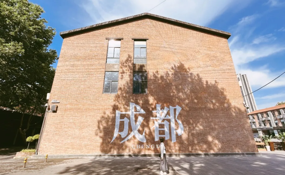 铁道学院旁的二手房，城市记忆与现代生活的交响曲