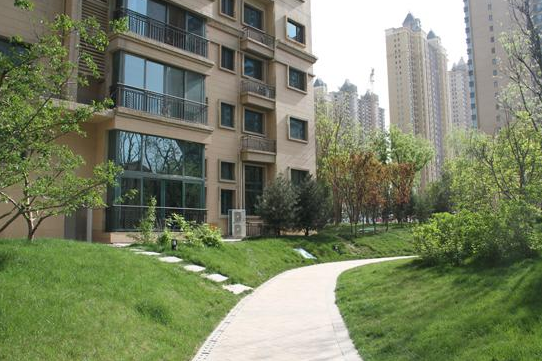 天津仁恒河滨花园，城市绿洲的现代生活画卷