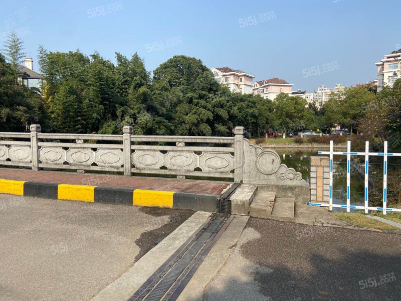 湖滨世纪花园，城市绿洲的现代生活画卷