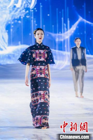布衣天下4合一，传统服饰的现代演绎与文化传承