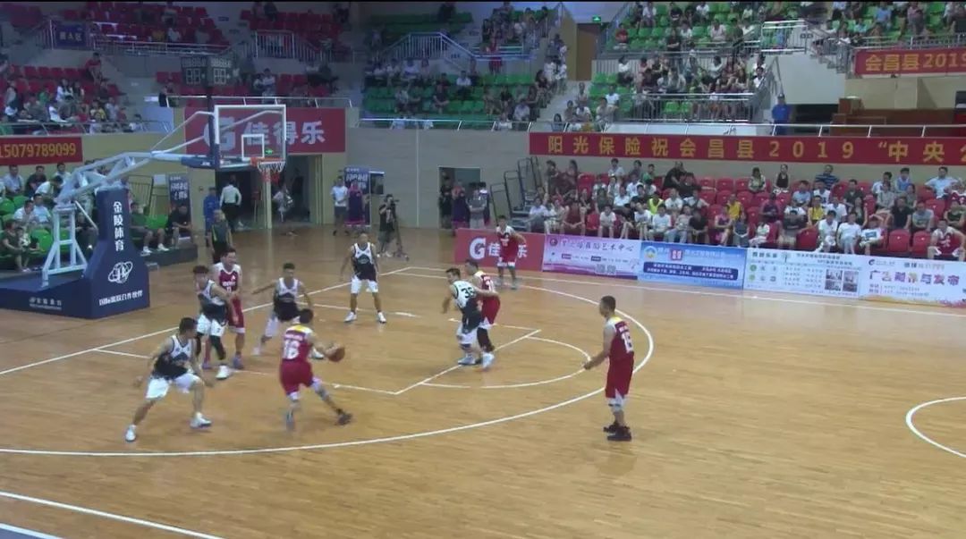 今晚球赛直播，中央5台带你直击精彩瞬间