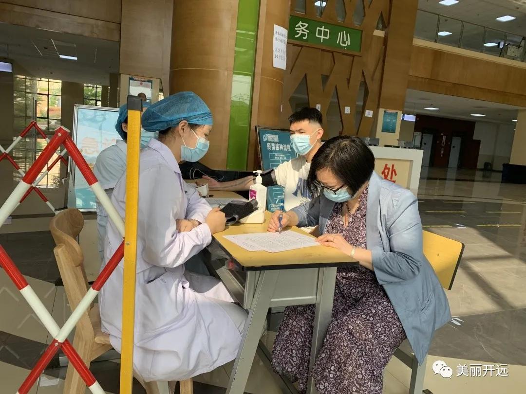 宝宝打疫苗后发烧的应对策略与护理指南