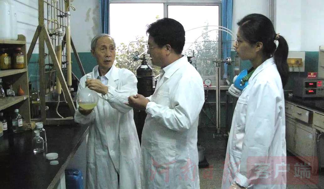 神舟十五号航天员，勇攀太空高峰的航天英雄