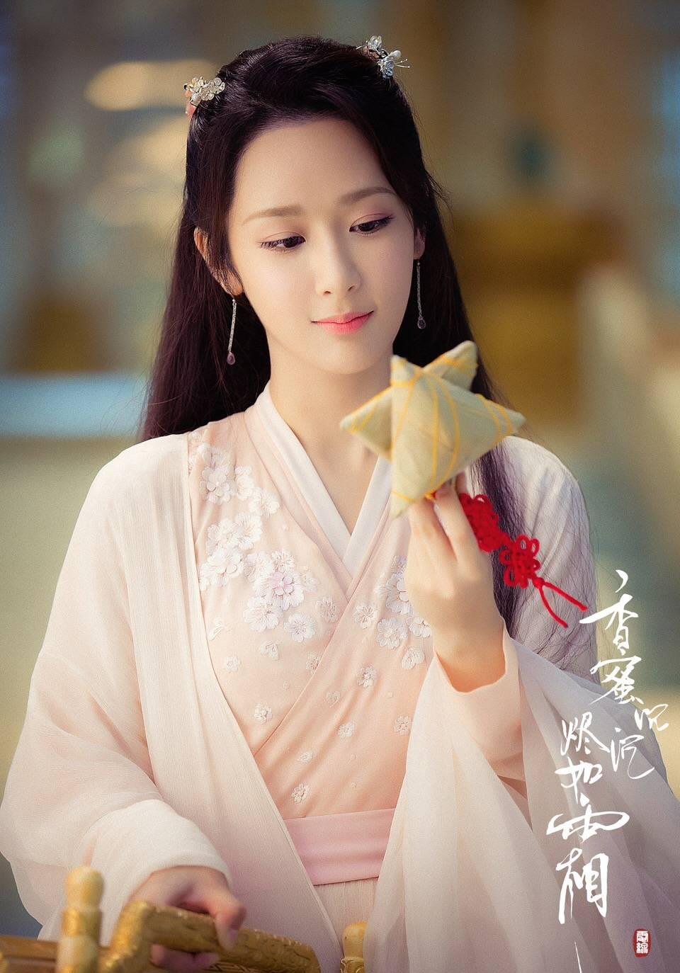 照片里的时光—杨紫的成长印记杨紫照片超清大图