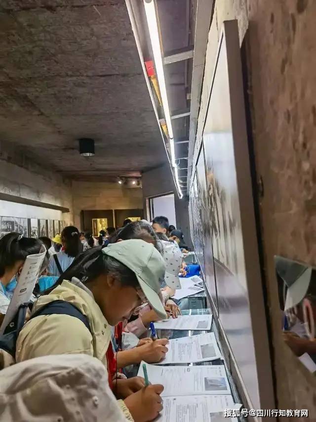 满地红图库，记录中国革命历史的红色记忆满地红图库资料图片