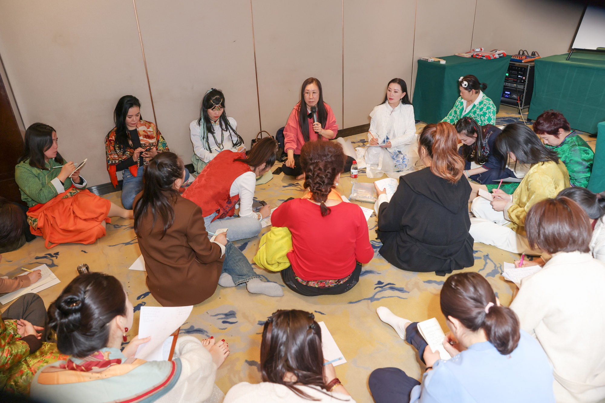 五光十色背后的神秘特马—探索彩票文化与心理现象五光十色猜特肖