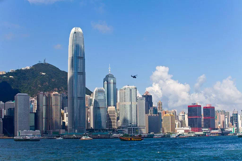 2046年，今晚香港的未来之光2024年今晚香港开特马开什么