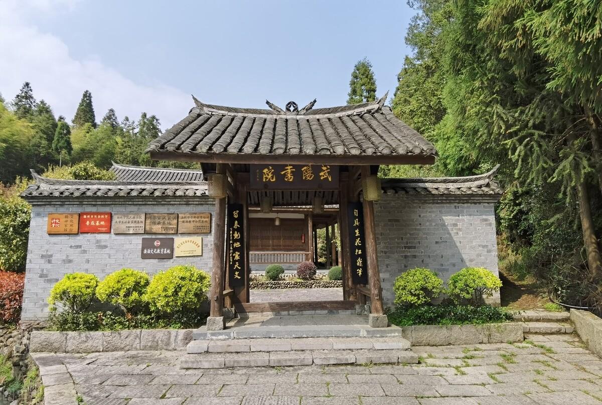揭秘刘伯温精选，期中一肖中的特选智慧刘伯温精选期期准2020