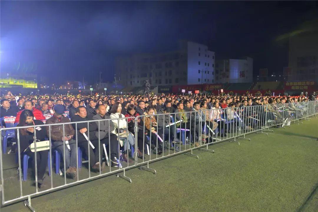 蓝月亮，照亮免费资料之路的璀璨明珠蓝月亮天下彩免费资枓大全年老鼠报