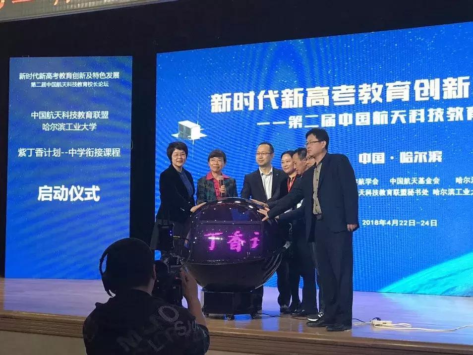蓝姐三中三大论，解锁教育新思路的智慧平台蓝姐三中三高手论坛正网