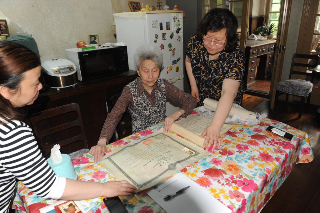2046年，探索正版资料大全免费的未来与挑战2024正版资料大全免费鹤立鸡群